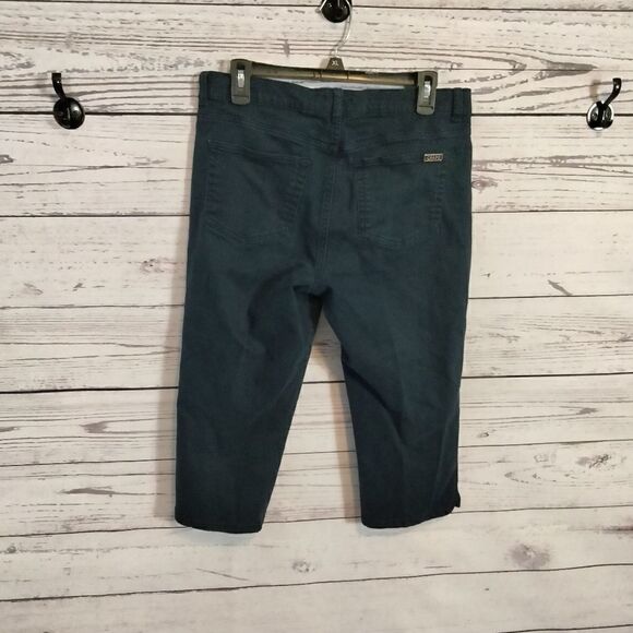 "Chaps" woman's jean capris.  - Picture 3 of 6